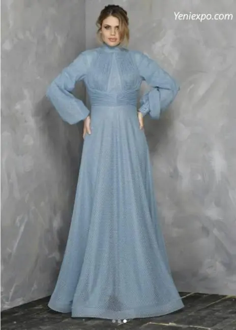 женска бляскава рокля на едро с дълъг ръкав бебешко синьо цвят 100