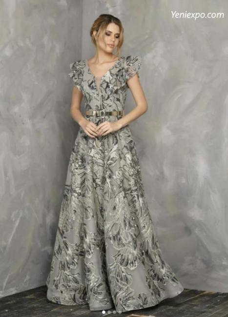 женское оптовое гламурное современное обнимающее плечо серебряного цвета платье fv 110