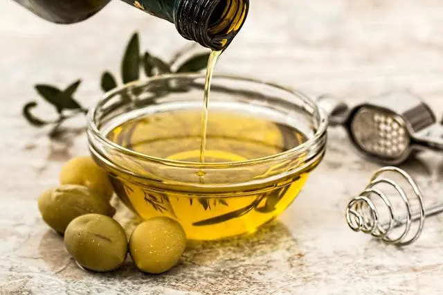 橄欖油提取 橄欖壓榨機和裝瓶線 lionmak 頂級品質 250 公斤至 5 噸每小時